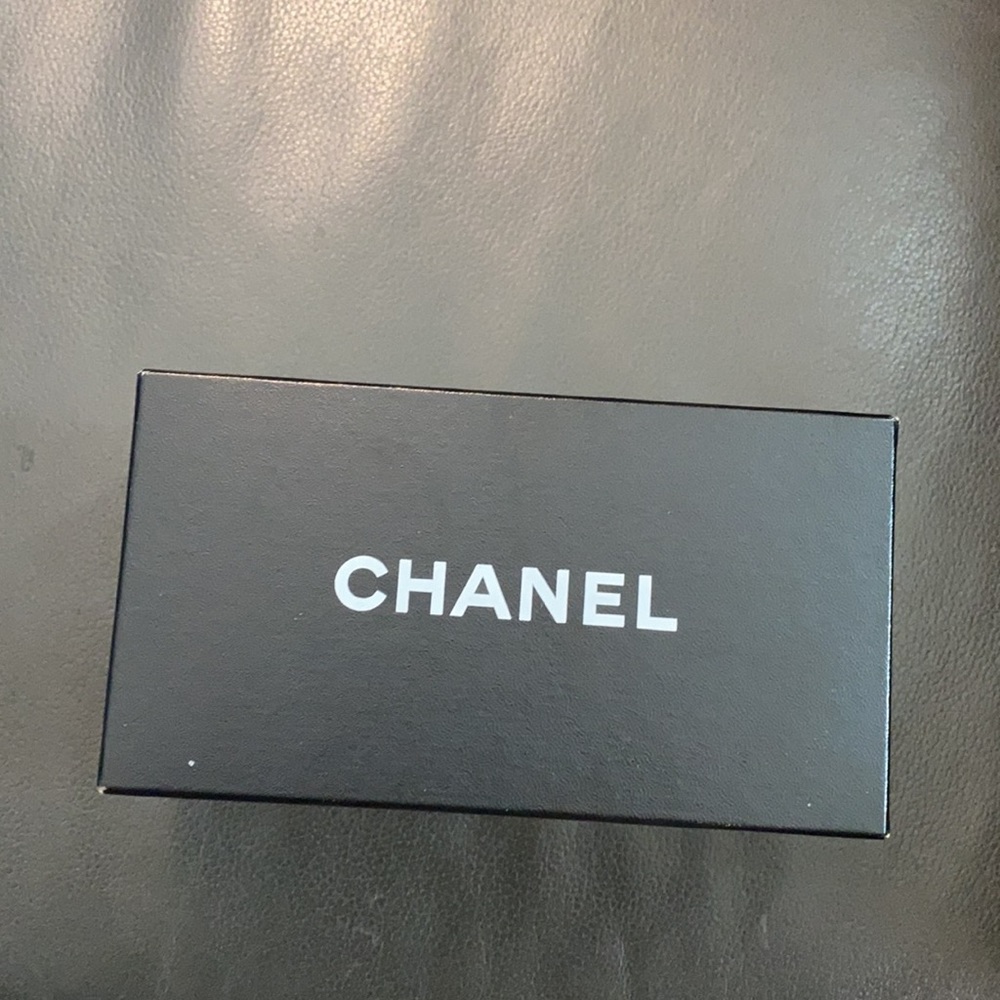 Women vintage Chanel sunglasses - Picture 2 of 7